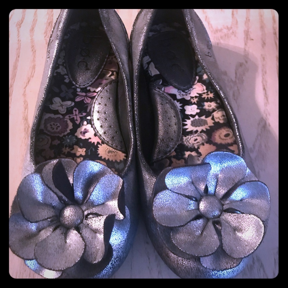 Little girl size 12.5  silver dress shoes